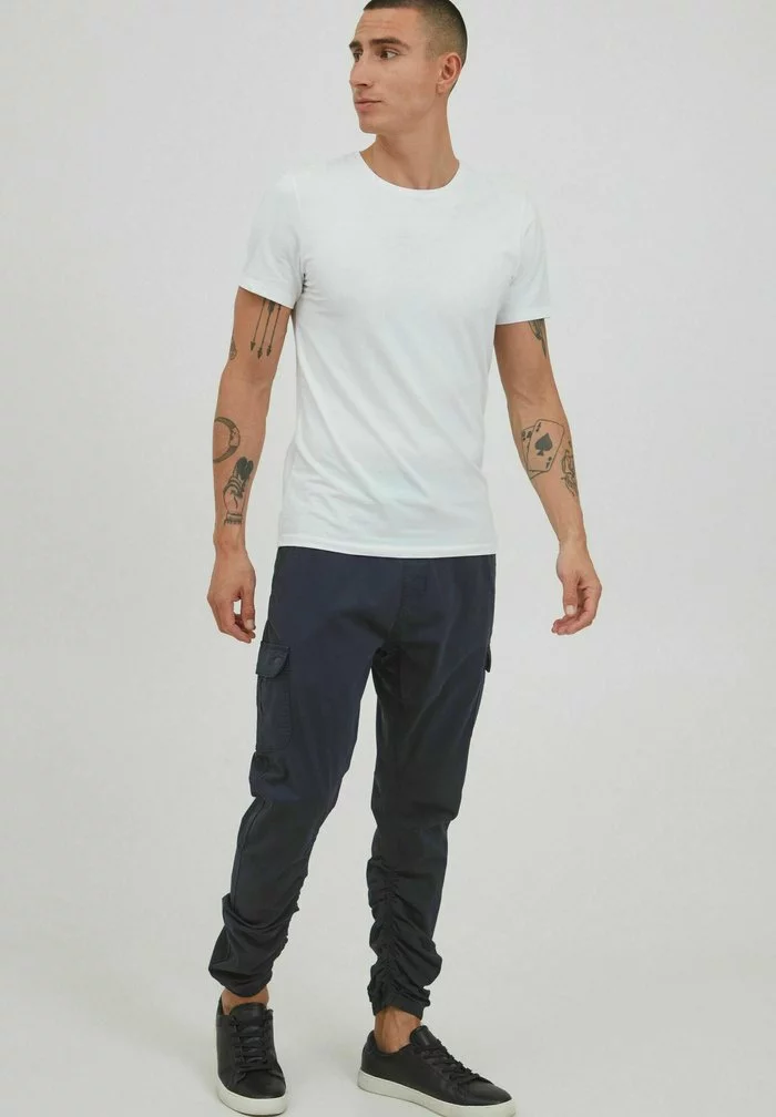 INDICODE JEANS IDGILMAT - Pantalon Cargo - Navy 2 INDICODE JEANS IDGILMAT - Pantalon Cargo - Navy – Image 2