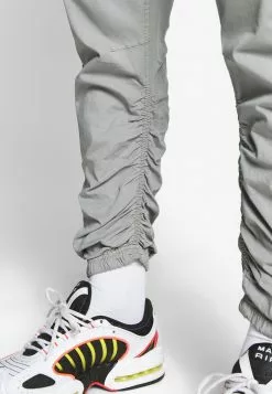 INDICODE JEANS LAKELAND - Pantalon Cargo - Light Grey -INDICODE JEANS Boutique 0d838239b90c44f48e84ce587f3da486