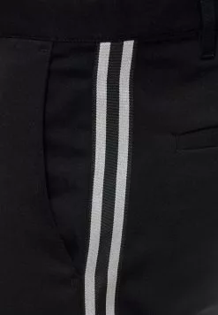 INDICODE JEANS Short - Black -INDICODE JEANS Boutique 2594b8b715a5456a85fbe840cb780d7f