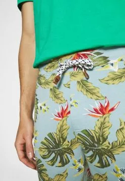 INDICODE JEANS FLOWERS - Short - Blue Wave -INDICODE JEANS Boutique 38fa1e2fe9ec4bf0ad5215b79749355f