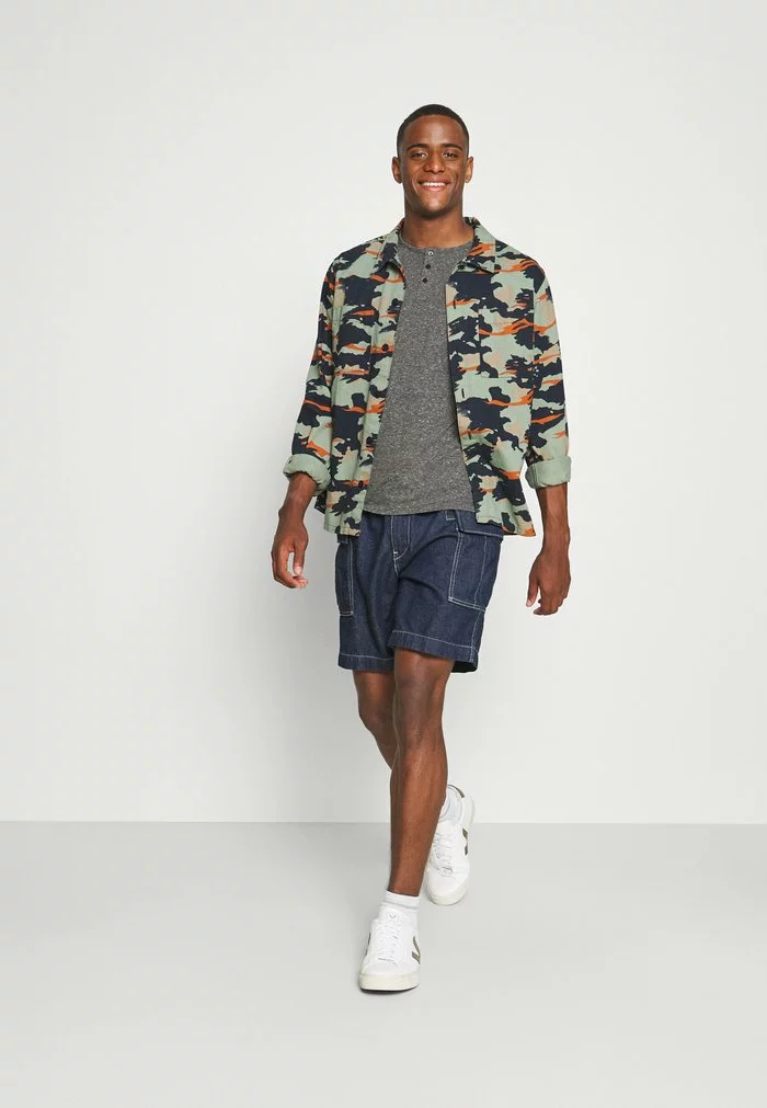 INDICODE JEANS ESTEPONA - T-shirt Basique - Black 2 INDICODE JEANS ESTEPONA - T-shirt Basique - Black – Image 2