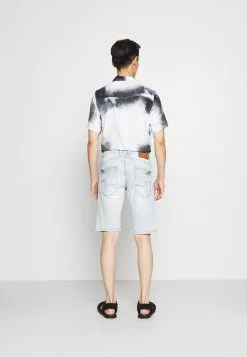 INDICODE JEANS KADEN HOLES - Short En Jean - Bleached Denim -INDICODE JEANS Boutique 5a95f3a2a454448abcaad9cf410c9cf3