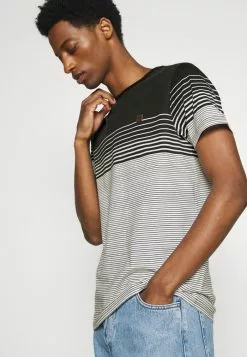 INDICODE JEANS MANNING - T-shirt Imprimé - Black -INDICODE JEANS Boutique 5c3000eab4a54f0a974f67e9d3fa3204