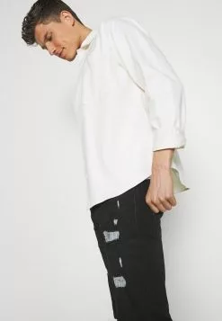 INDICODE JEANS COMMERCIAL KEN HOLES - Short En Jean - Black -INDICODE JEANS Boutique 690e29c3fc9449df917f38b88485f2cb