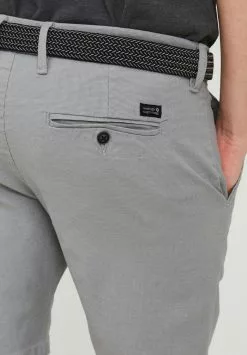 INDICODE JEANS IDLOZANO - Short - Light Grey 10 INDICODE JEANS IDLOZANO - Short - Light Grey -INDICODE JEANS Boutique 6ea7f448583e4e16a19b7e5d20859050
