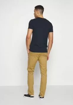 INDICODE JEANS GOVER - Chino - Amber 7 INDICODE JEANS GOVER - Chino - Amber -INDICODE JEANS Boutique 7eae4f48891640288384f06ef4590365