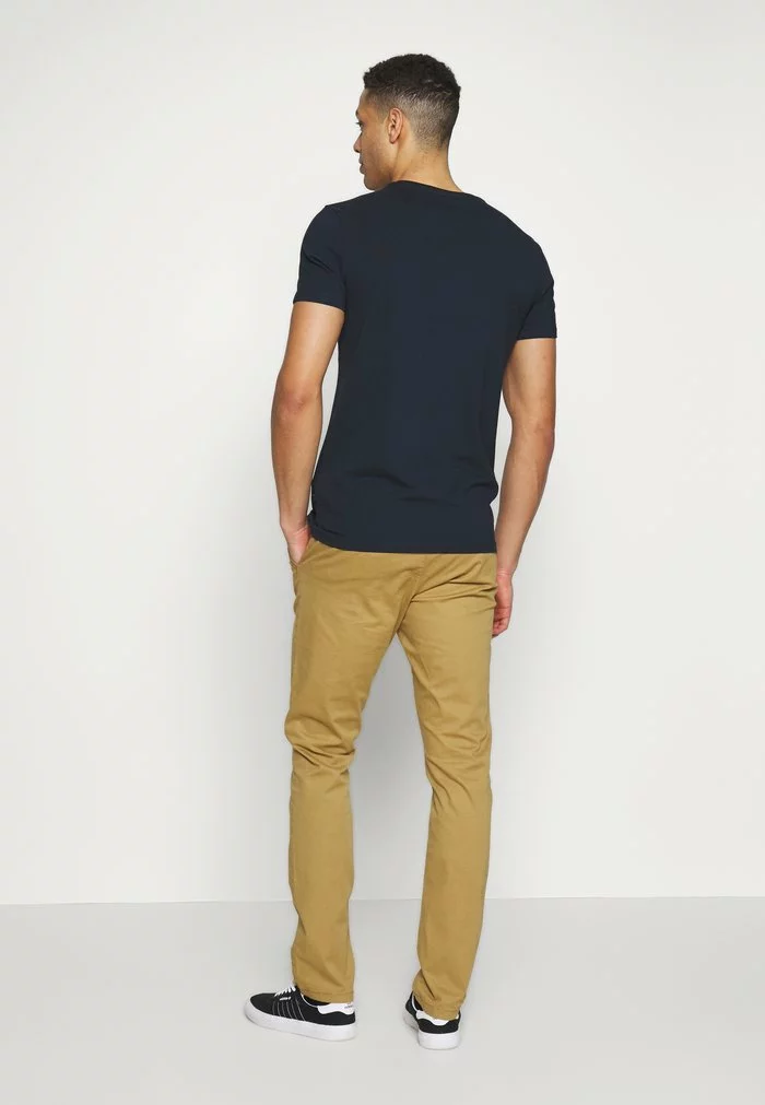 INDICODE JEANS GOVER - Chino - Amber 3 INDICODE JEANS GOVER - Chino - Amber – Image 3