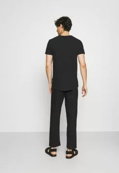 INDICODE JEANS COHEN - T-shirt Basique - Black -INDICODE JEANS Boutique a0991b92e47c49c0b3e4b86c39513ce5