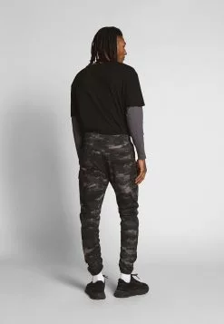 INDICODE JEANS LAKELAND - Pantalon Cargo - Grey -INDICODE JEANS Boutique b1c59d15e0af4ef7a3d1e96a6ad55e0c