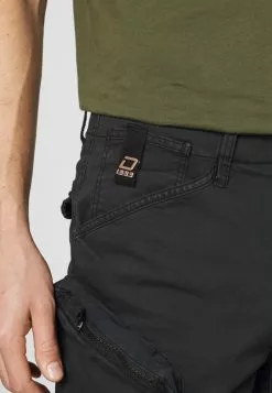 INDICODE JEANS SABARDELL UTILITY - Short - Black 9 INDICODE JEANS SABARDELL UTILITY - Short - Black -INDICODE JEANS Boutique da1485464e6e4614a08b21178404c354