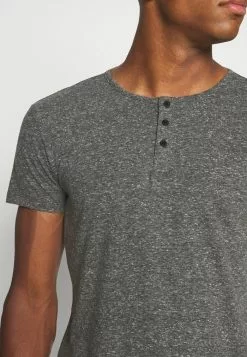 INDICODE JEANS ESTEPONA - T-shirt Basique - Black 10 INDICODE JEANS ESTEPONA - T-shirt Basique - Black -INDICODE JEANS Boutique f17027effda5479081c34ce6ae1b14f1